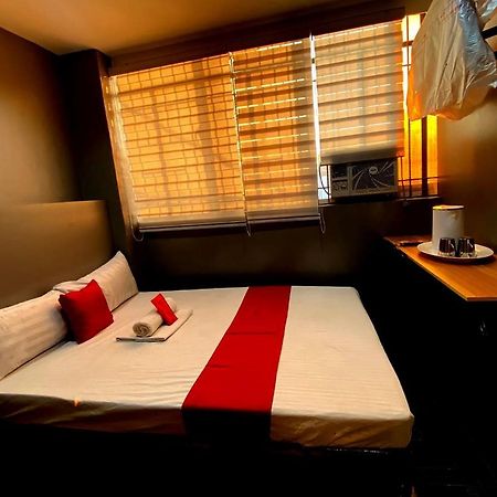 Oyo 104 Manila Venetian Hotel Экстерьер фото