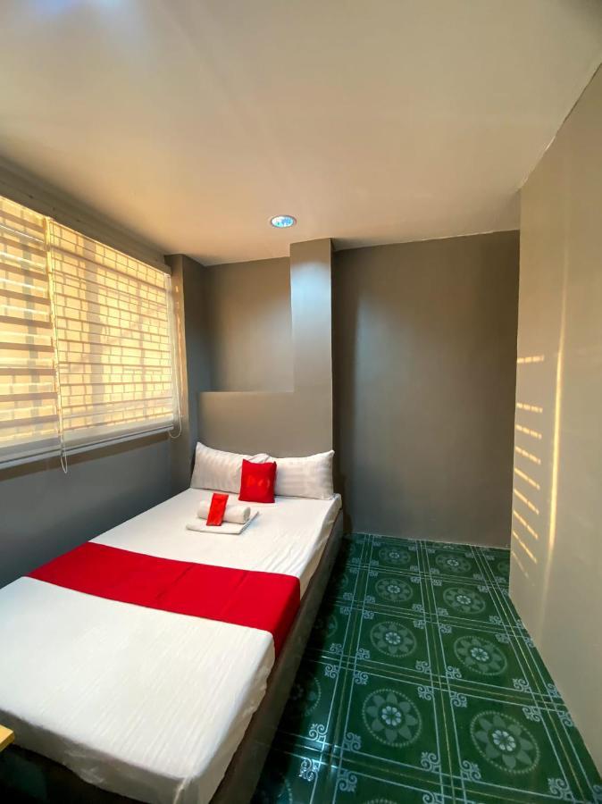Oyo 104 Manila Venetian Hotel Экстерьер фото
