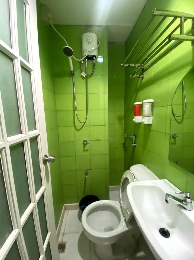 Oyo 104 Manila Venetian Hotel Экстерьер фото