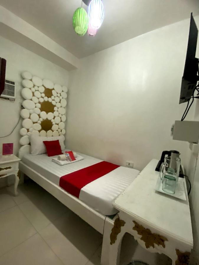Oyo 104 Manila Venetian Hotel Экстерьер фото