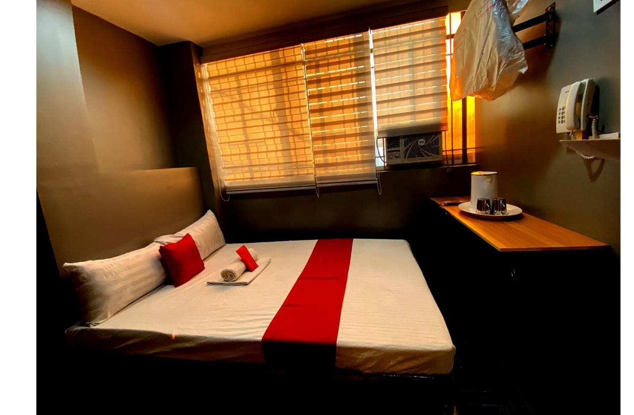 Oyo 104 Manila Venetian Hotel Экстерьер фото