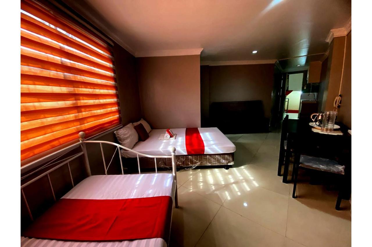 Oyo 104 Manila Venetian Hotel Экстерьер фото