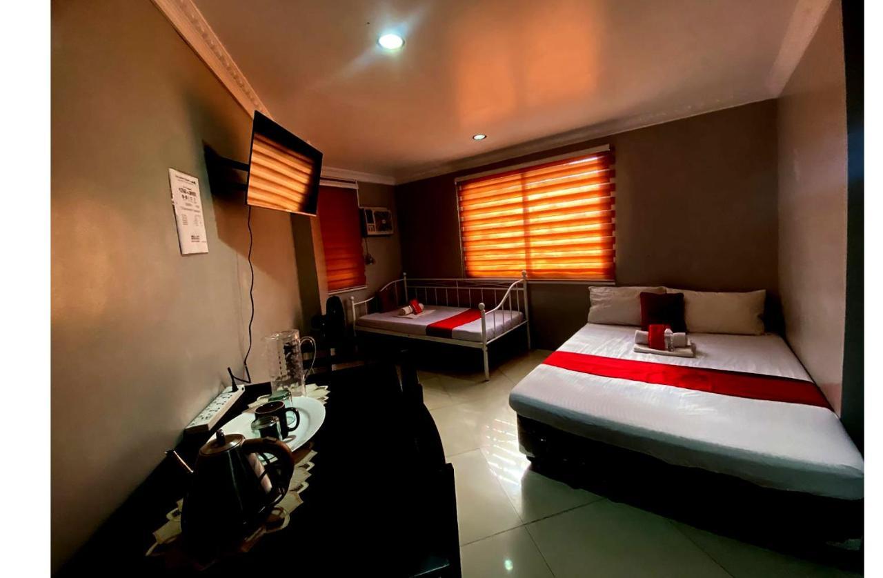 Oyo 104 Manila Venetian Hotel Экстерьер фото